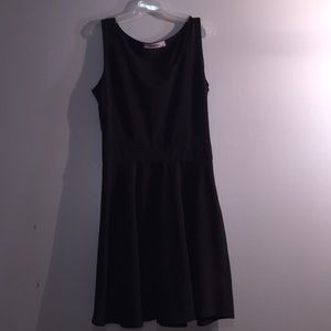 Plain black dress with a zipper on the side